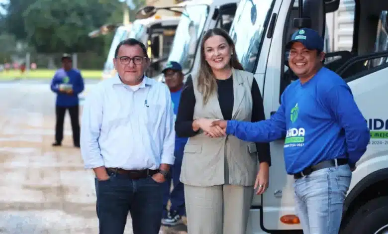 suman cuatro camiones para reforzar obras públicas en mérida