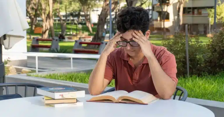 uno de cada tres estudiantes en yucatán trabaja y estudia, con riesgos para su salud mental