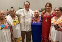 yucatán reconoce a 313 parteras tradicionales con apoyos de 18 mil pesos al año